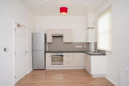 Available Soon is a Bright, Well Presented, Two Bed, Unfurnished, Top Floor Apartment with Residents Parking in the Popular Residential Suburb of Cove - Photo 5