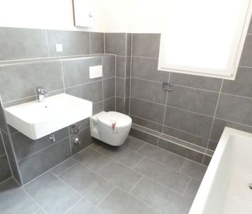 ** Modernisierte 2-Zi-Wohnung mit Balkon in Essen-Holsterhausen suc... - Photo 4