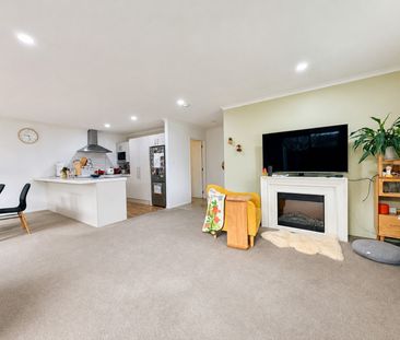 17 Gallaghan Close, Wigram - Photo 2