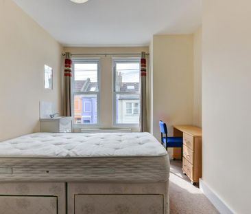 6 bedroom house to rent - Photo 2