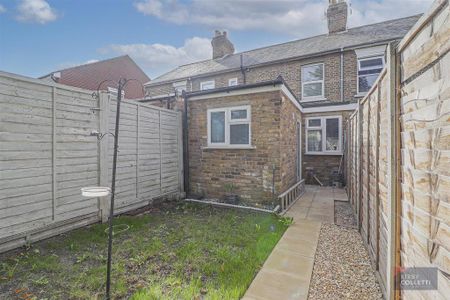 2 bedroom terraced house to rent - Photo 2
