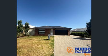 MODERN THREE BEDROOM HOME - Photo 5