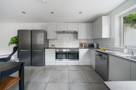 6 bedroom mid-terrace to rent 22 Amersham Road, New Cross - Photo 3