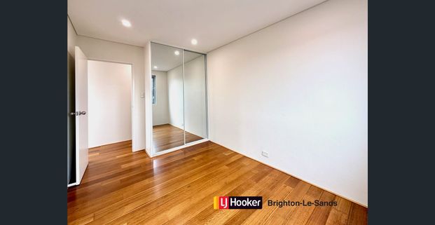 RENOVATED SUN FILLED STYLISH RETREAT WITH CITY VIEWS. - Photo 1