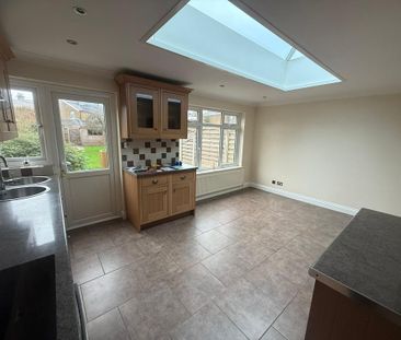 3 bedroom end of terrace house to rent - Photo 1