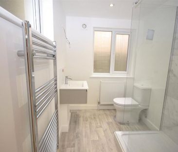 6 bedroom detached house to rent - Photo 5