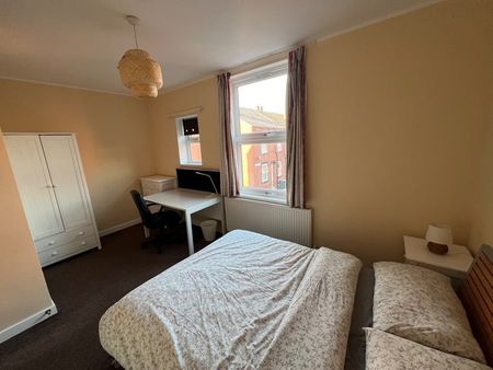 Room in a Shared House, Chichester Street, LS12 - Photo 3