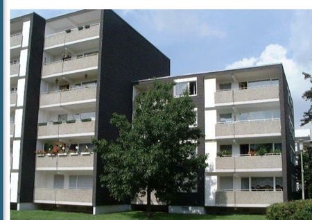 Lust auf diese großzügige 3-Zimmer-Wohnung mit Balkon? WBS erforderlich! - Photo 2