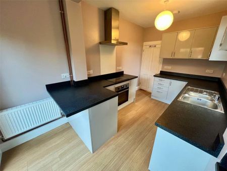 3 bedroom semi-detached house to rent - Photo 2
