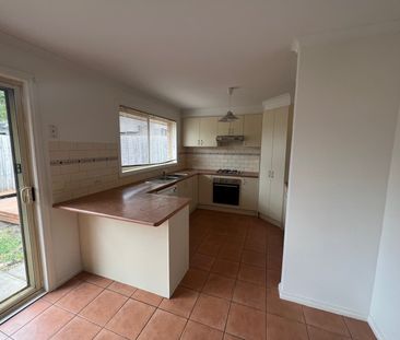 8 Sexton Street, Airport West VIC 3042 - Photo 3