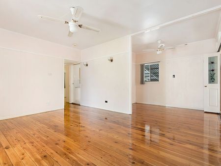 19 Catalina Street, Loganlea QLD 4131 - House For Rent | Domain - Photo 4