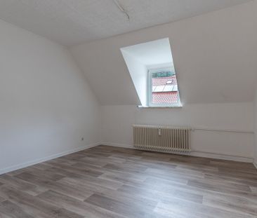 Ca. 51 m² große 2-Zimmer-Dachgeschosswohnung mit Tageslichtbad in H... - Foto 2