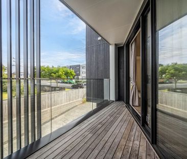 Beautiful new home with a balcony! - Photo 3