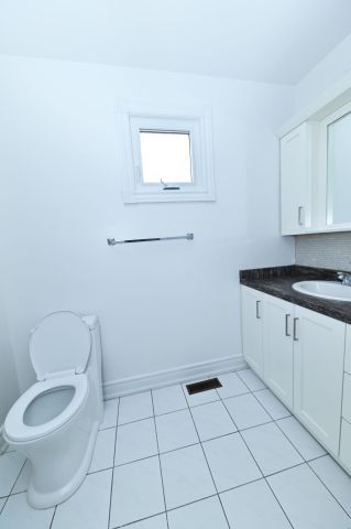 For Lease - 119 Cromwell Road, Vaughan, Ontario - Photo 3