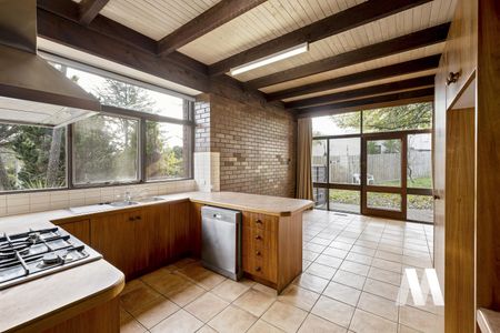 8 Shalimar Court, Vermont South VIC 3133 - House For Rent | Domain - Photo 3