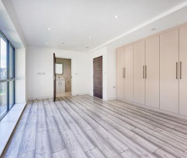 5 bedroom end of terrace house to rent - Photo 1