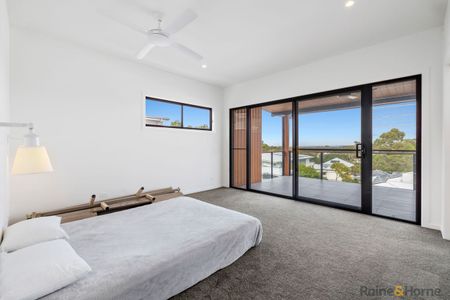 Luxury Family Living - Brand New Home - Photo 4