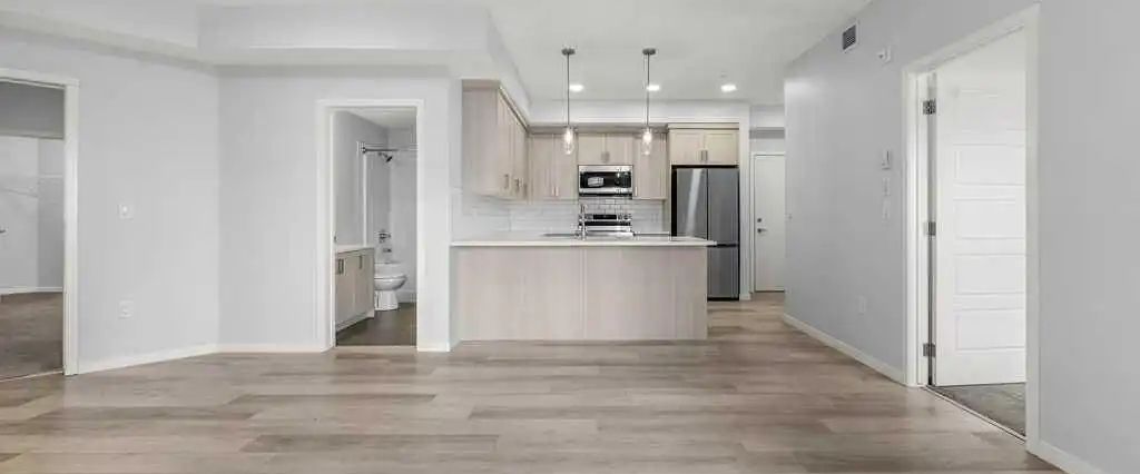 2 Bed Condo Unit In Carrignton Plaza — 2 Bedrooms Condo Unit - Photo 1