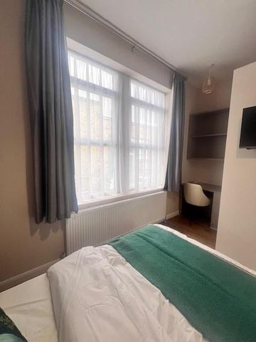 1 bedroom in a flat share to rent - Photo 3