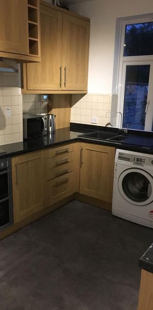 1 bedroom in a house share to rent - Photo 1