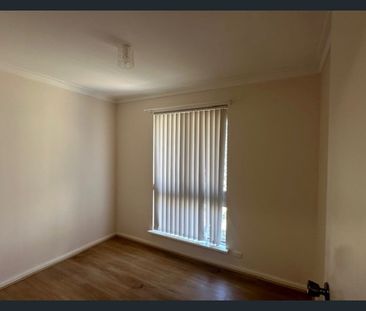 Spacious yard - Photo 3