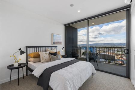 Unfurnished Two-Bedroom Apartment with City-to-Hills Views - Photo 4