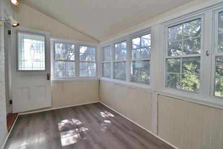 438 Parkdale Ave - Photo 3