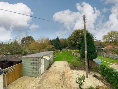 3 bedroom semi-detached house to rent - Photo 4