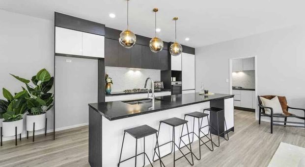 5 Bedroom 3 Bathroom in Red Beach - Photo 1