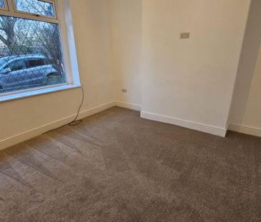 3 bed Terraced - To Let - Photo 5