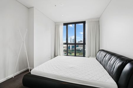 Executive Two Bedroom Apartment - Unfurnished - Photo 5