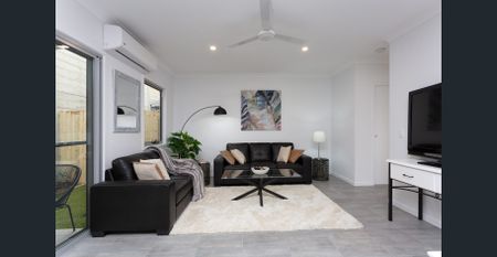 Modern Townhouse. Large Yard. Long driveway. Low maintenance - Photo 2