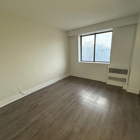 420 Parkdale Ave - Photo 4