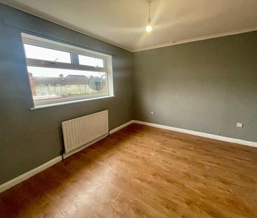 Available now for rent, this end-terraced property in popular Sunny... - Photo 5