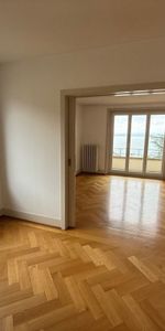 Appartement entièrement rénové avec vue imprenable sur le lac et les Alpes - Photo 3