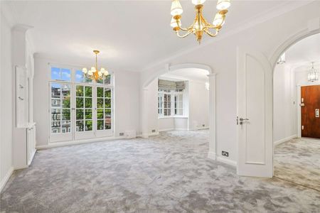 A newly redecorated three bedroom apartment situated in a desirable building with the added benefits of communal gardens and porter service. - Photo 3