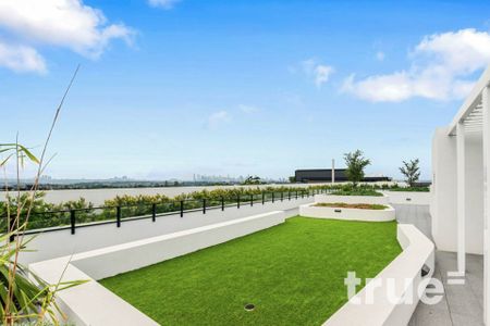 SPLIT LEVEL APARTMENT = CONTEMPORARY, LUXURIOUS AND EXCEPTIONALLY LOCATED - Photo 5