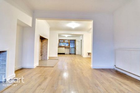 3 bedroom semi-detached house to rent - Photo 2