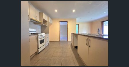 Comfort, Convenience in the Heart of Bligh Park - Photo 5