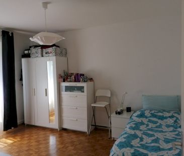 Studio rénové au 3ème étage avec balcon - Photo 3