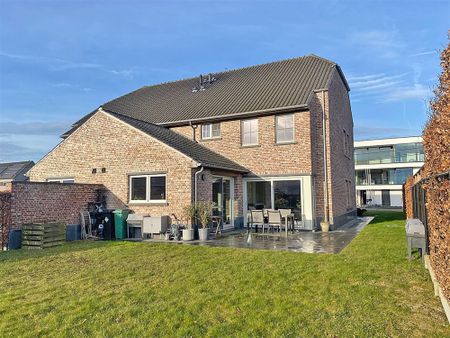 HALFOPEN BEBOUWING met 3 slaapkamers, garage & tuin - Photo 2