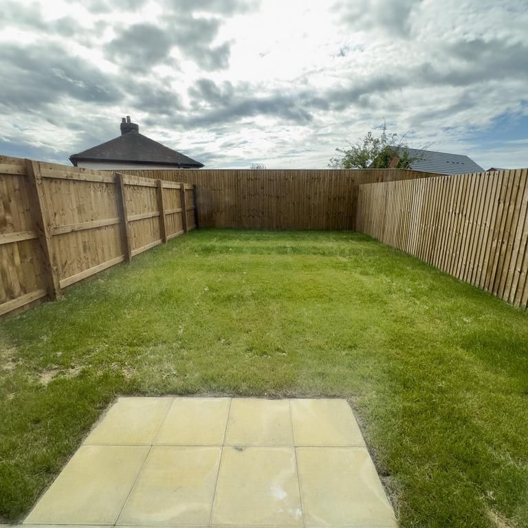 3 bedroom semi-detached house to rent - Photo 1