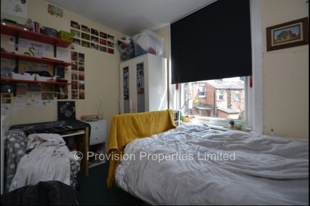 4 Bedroom Brudenell Road - Photo 2