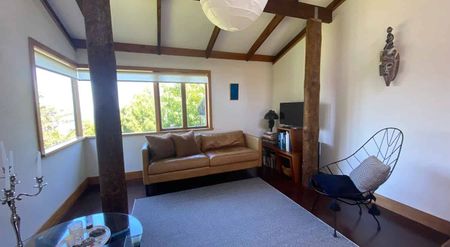 Charming 2BR Home with Lush Garden - Photo 5