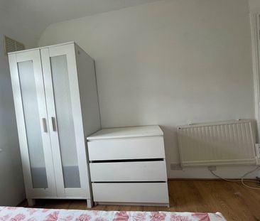Room in a Shared House, Barclay Road, E13 - Photo 2