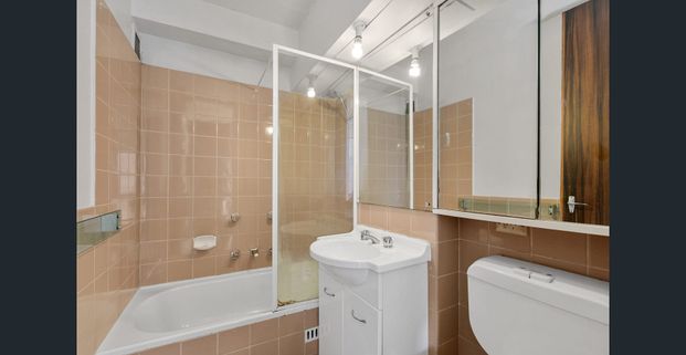 Stylish & Serene One-Bedroom Apartment in Bayview - Photo 1