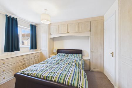 3 bedroom House in Egret Gardens, Aldershot - Photo 2