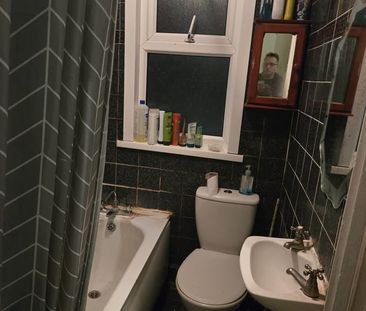 Room in a Shared House, Aintree Avenue, E6 - Photo 6