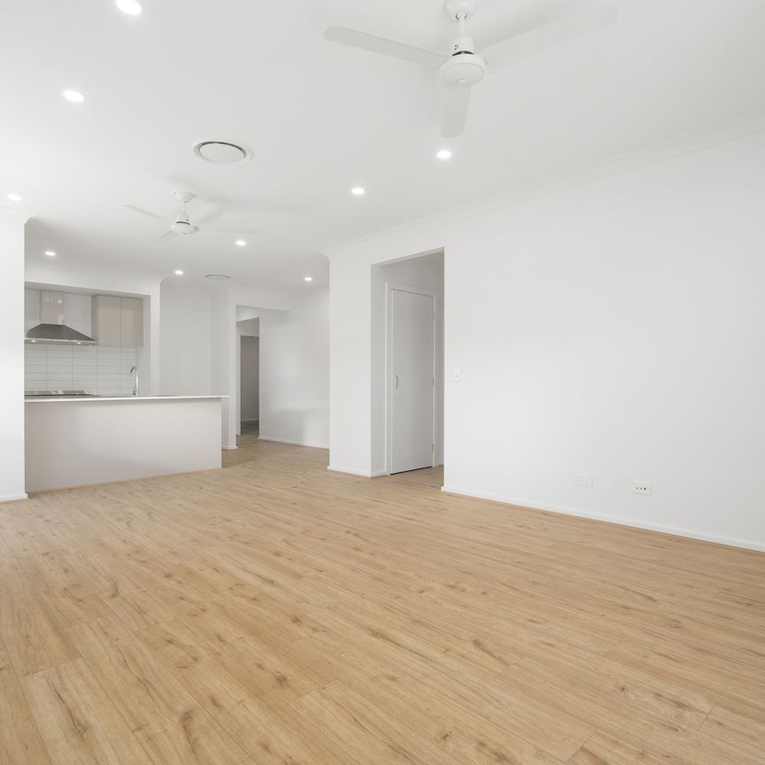 17 Avondale Circuit, Deebing Heights QLD 4306 - House For Rent | Domain - Photo 1