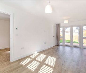 Contemporary family home in desirable village location - Photo 1